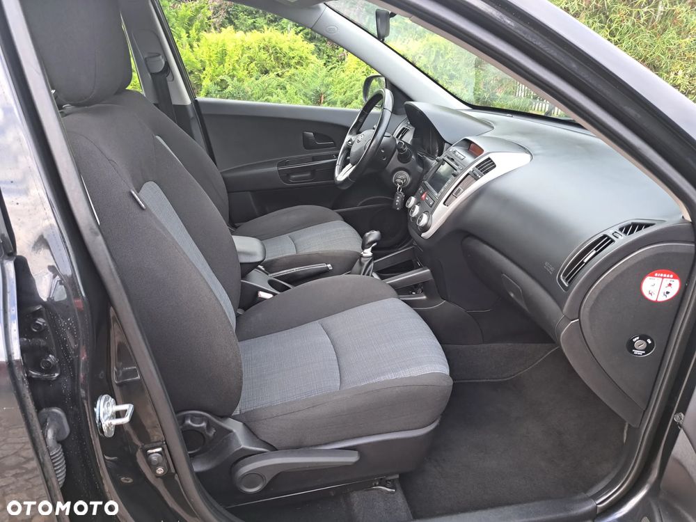 Kia Ceed 1.4 CVVT Dream-Team Edition - 11