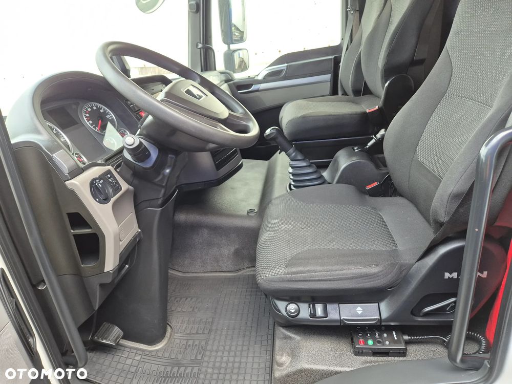 MAN TGL 12.250 3 osobowy MANUAL oryginał 6.2m HAK AUTOMAT KLIMA 12000kg ESP EURO 6 / TOP STAN / okazja nauka jazdy MOŻLIWOŚĆ DOSTOSOWANIA elka - 7