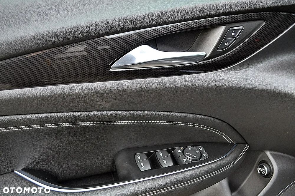 Opel Insignia 2.0 BiTurbo 4x4 GSI - 17