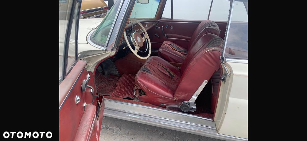 Mercedes-Benz W111 - 12