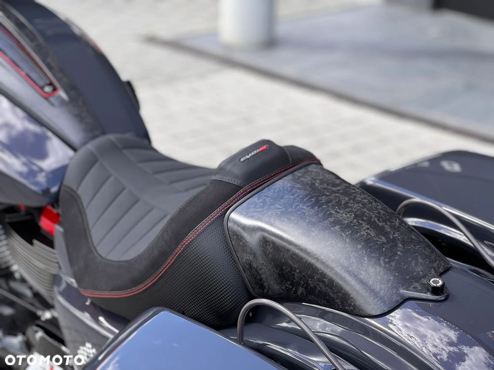 Harley-Davidson CVO Street Glide - 25