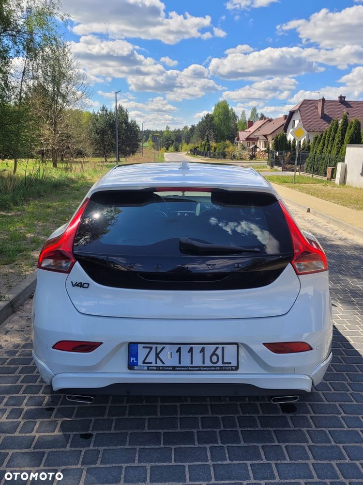 Volvo V40 D3 R Design - 9