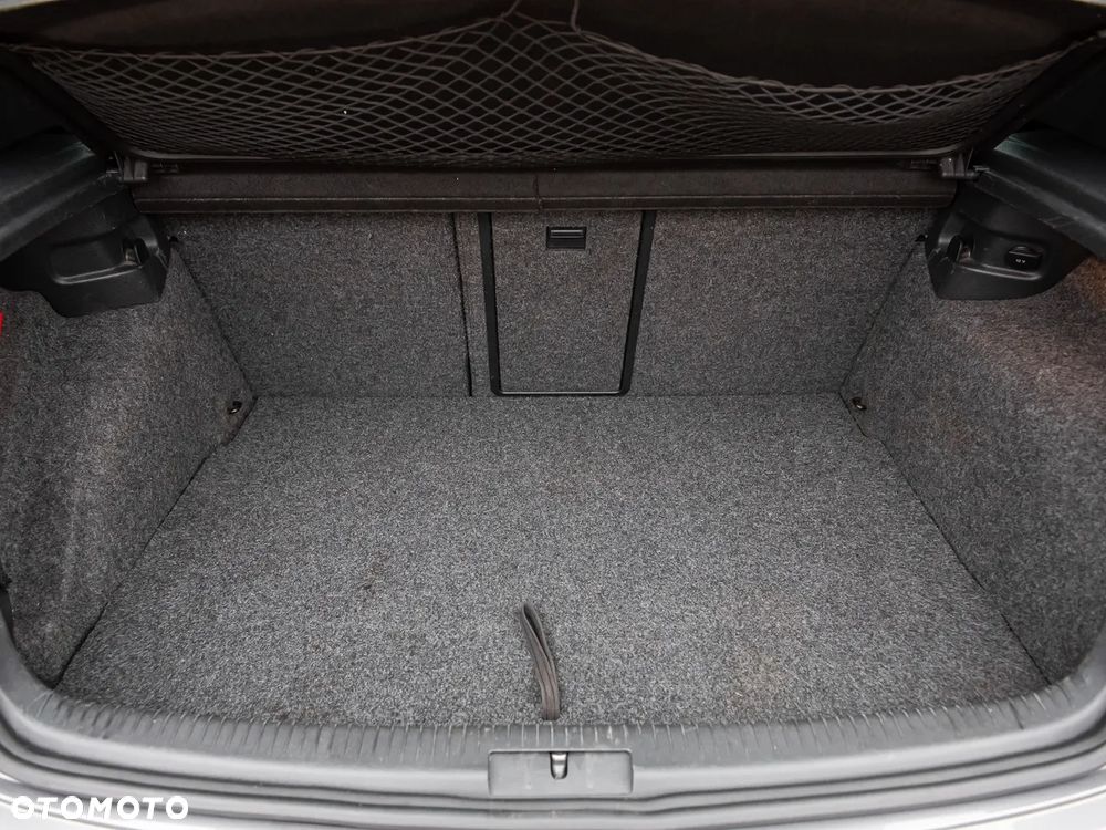 Volkswagen Golf - 33