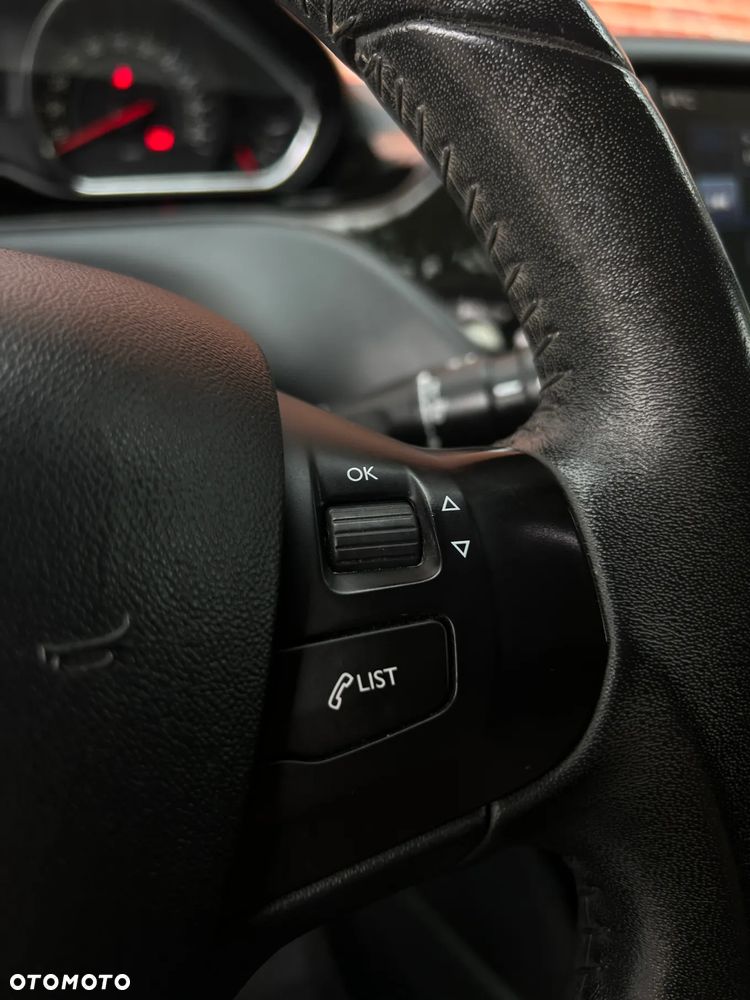 Peugeot 208 - 28
