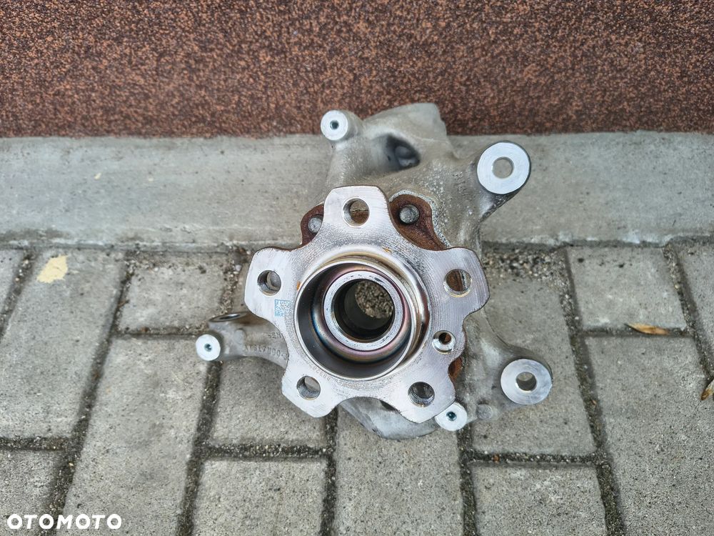 zwrotnica przednia przód prawa bmw 2 u06