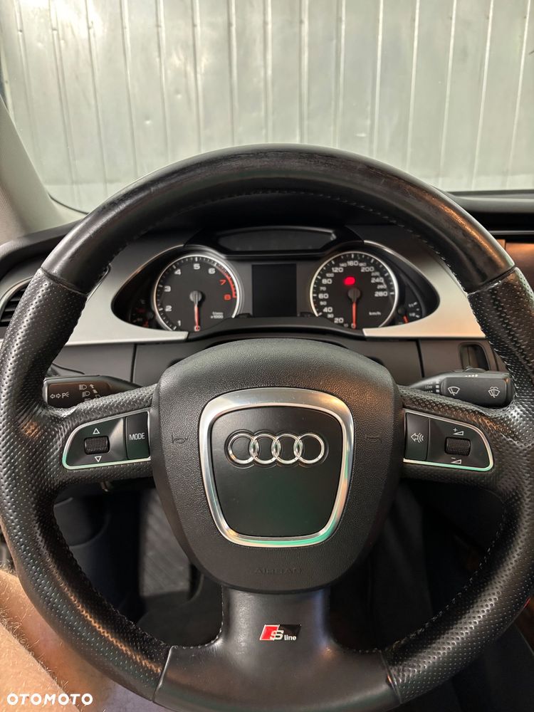 Audi A4 Limousine - 5