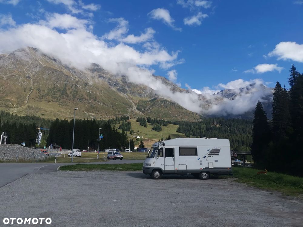 Hymer-Eriba 230 - 1