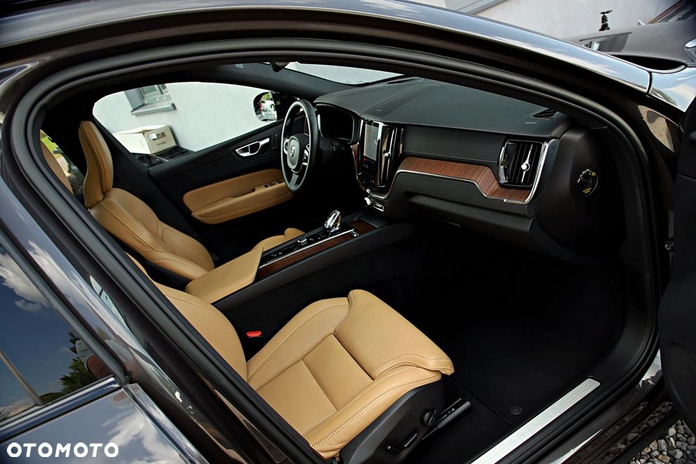 Volvo XC 60 B5 D AWD Ultimate Bright - 27