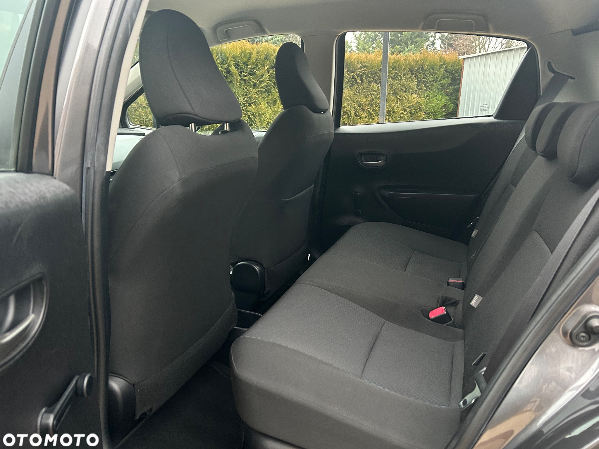 Toyota Yaris Hybrid 100 Active - 32