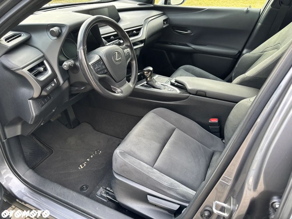Lexus UX - 14