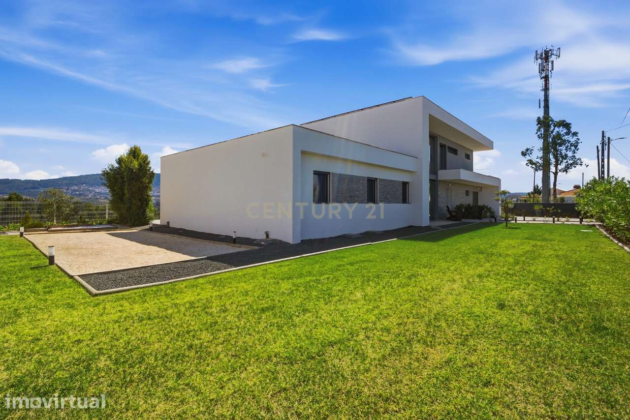 Moradia moderna exclusiva (3 quartos) com piscina infinita e vista pan - Grande imagem: 2/60