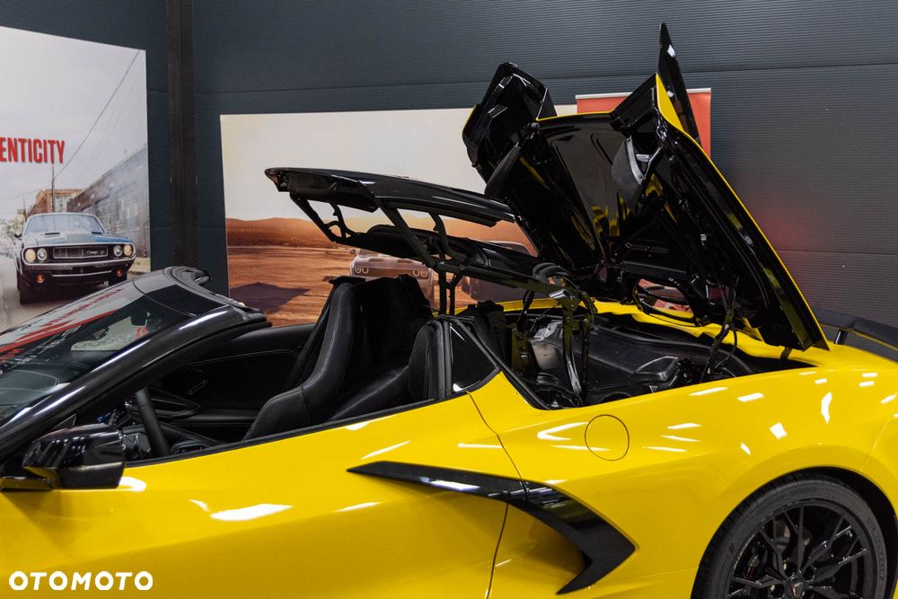 Chevrolet Corvette - 16