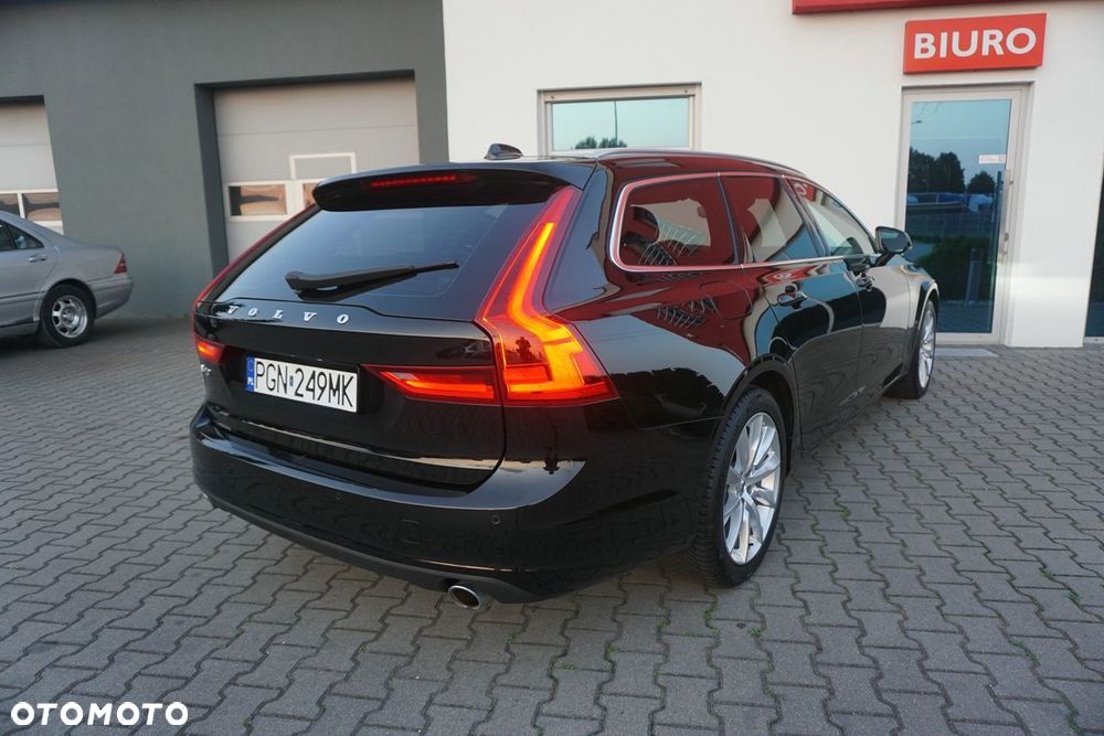 Volvo V90 D4 Momentum - 2