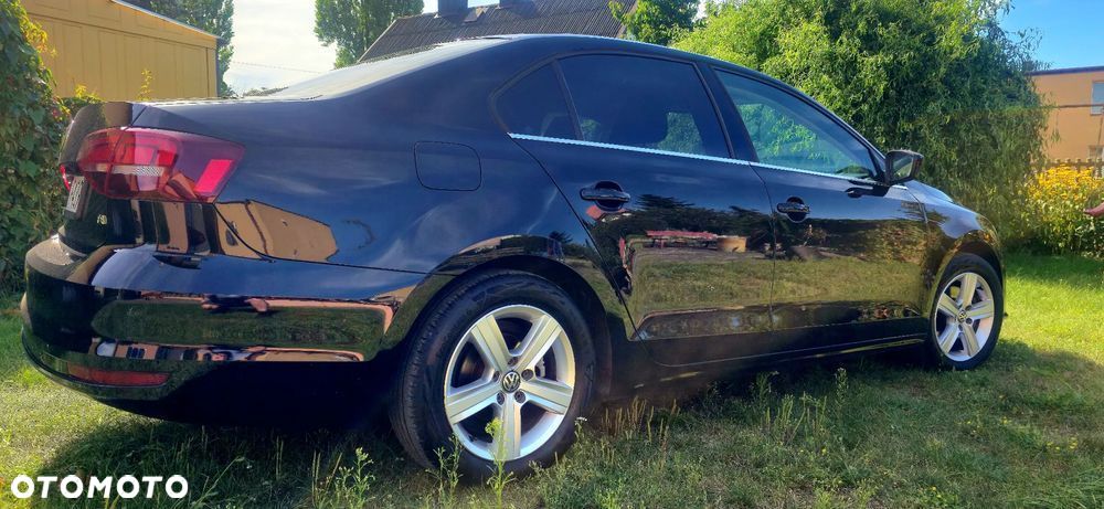 Volkswagen Jetta - 16