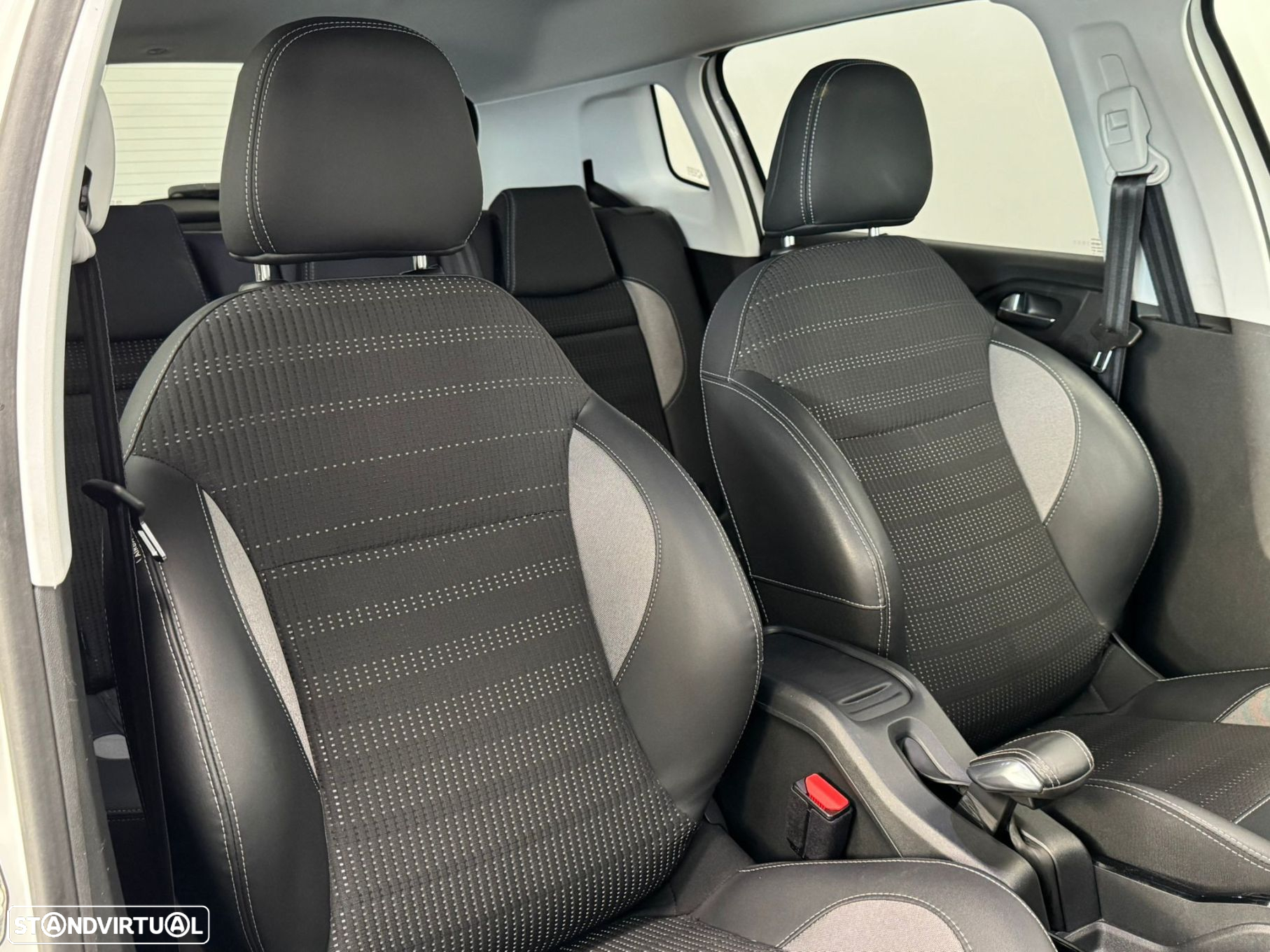 Peugeot 2008 1.2 PureTech Allure - 21