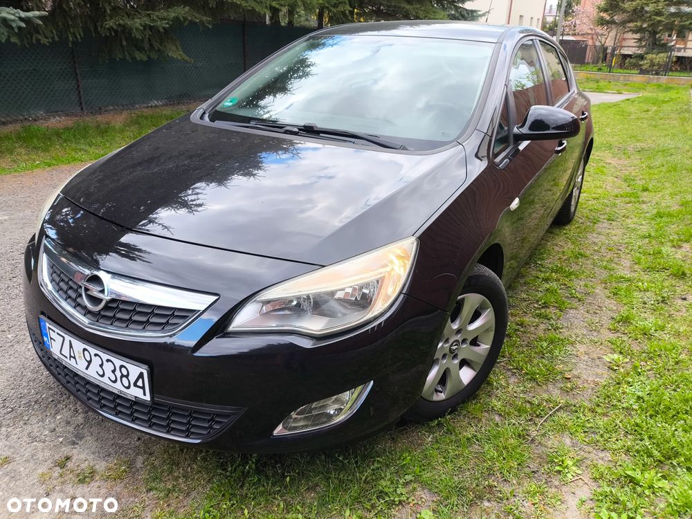 Opel Astra 1.6 Turbo Edition - 2