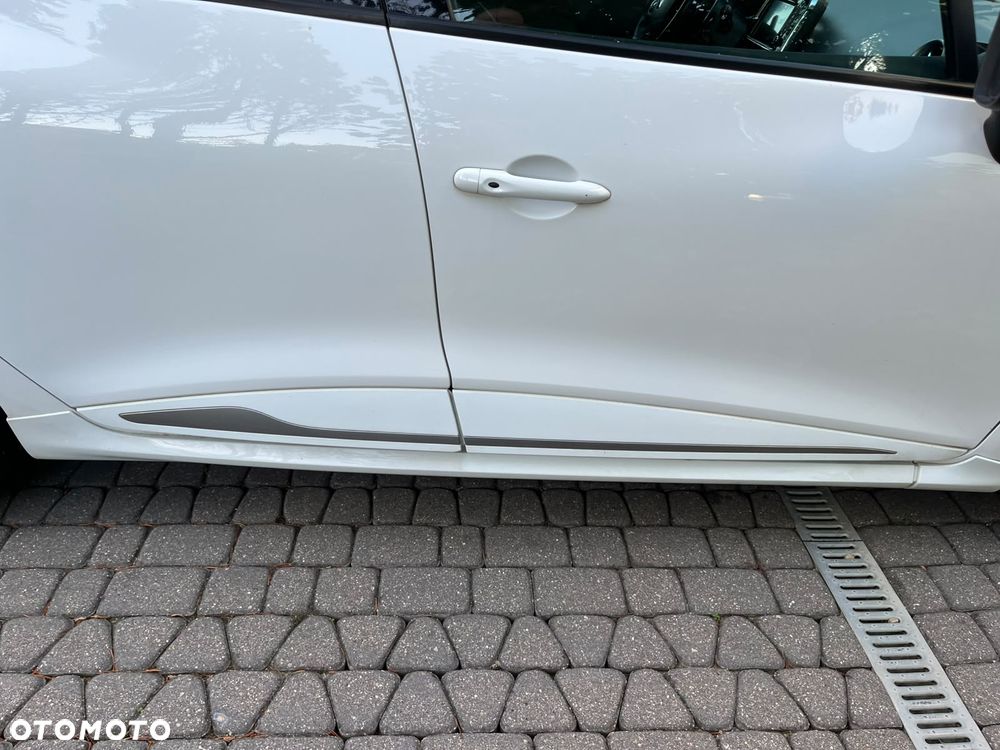 Renault Clio - 25