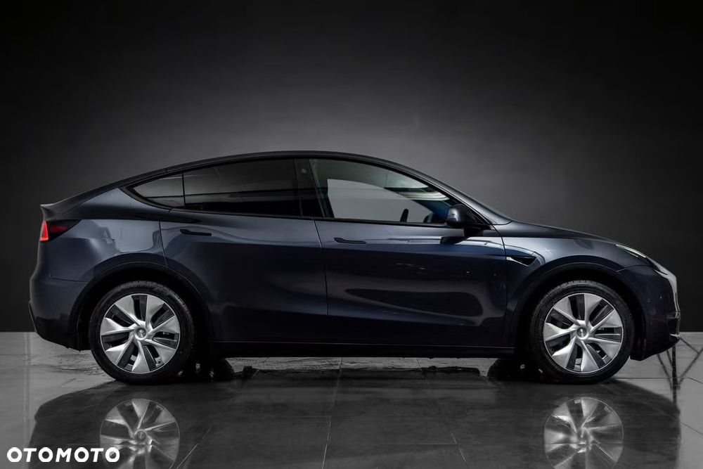 Tesla Model Y Long Range Dual Motor AWD - 2