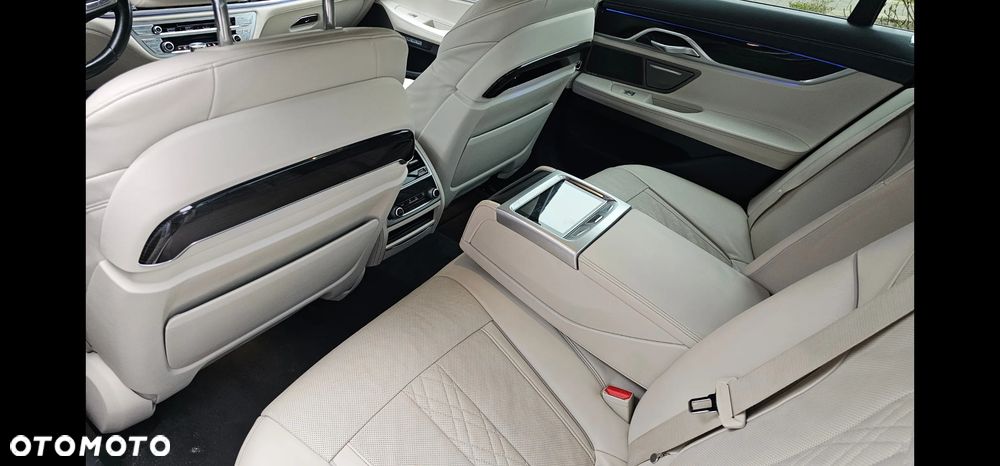 BMW Seria 7 750d xDrive - 38