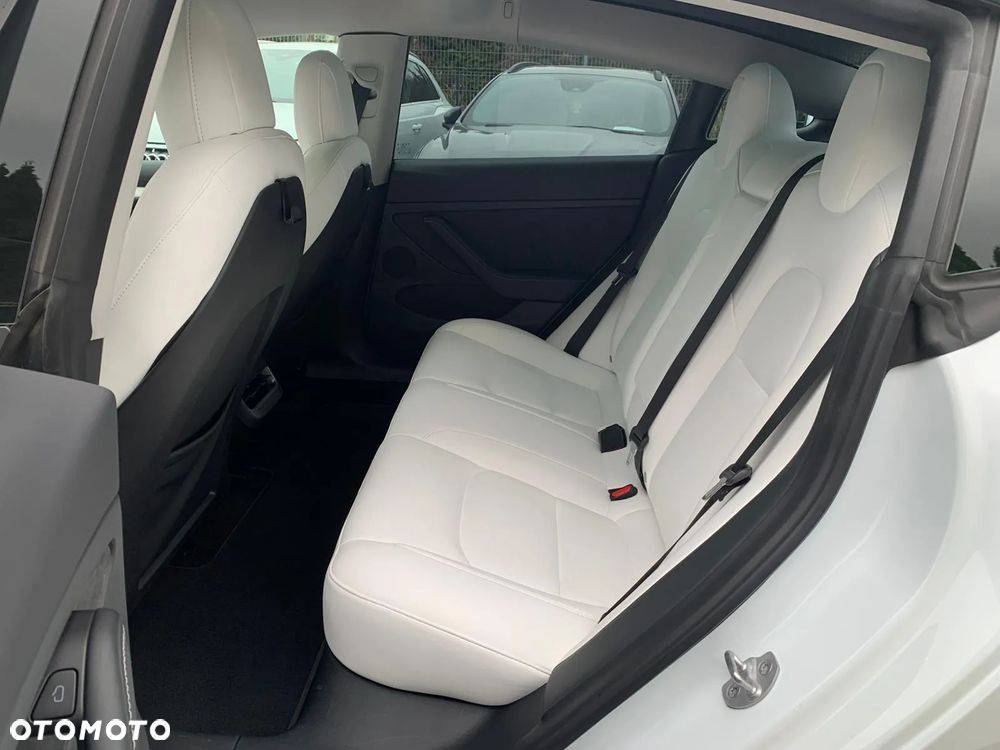 Tesla Model 3 - 10