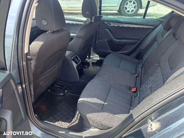 Skoda Octavia 2.0 TDI DSG Ambition - 7