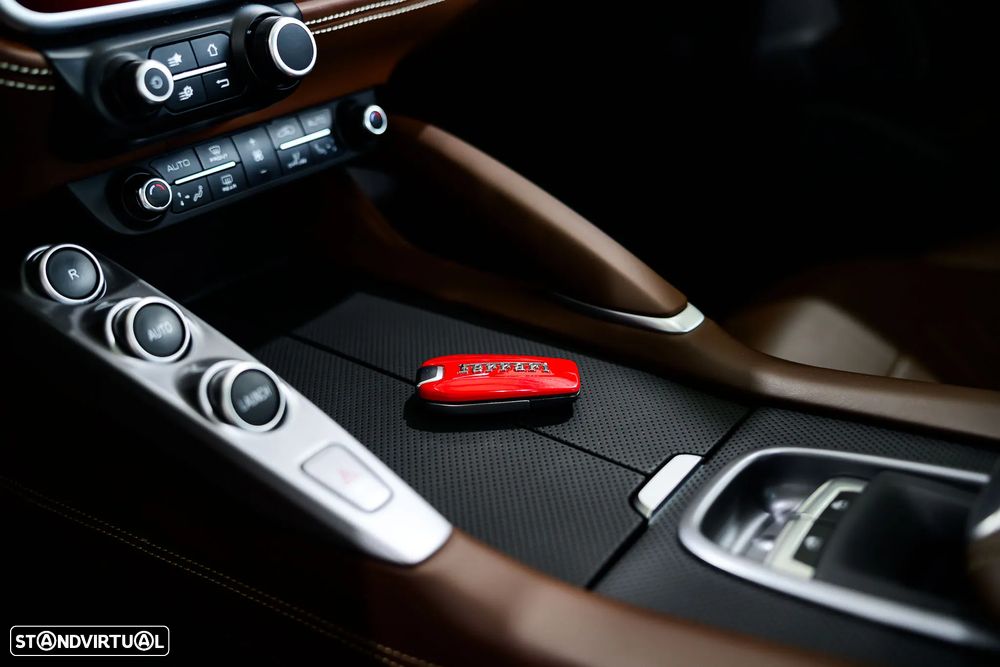 Ferrari GTC4 Lusso - 35
