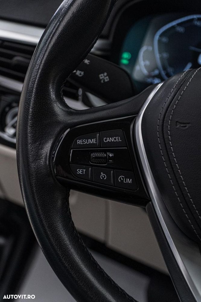 BMW Seria 5 520e Aut. Luxury Line - 15