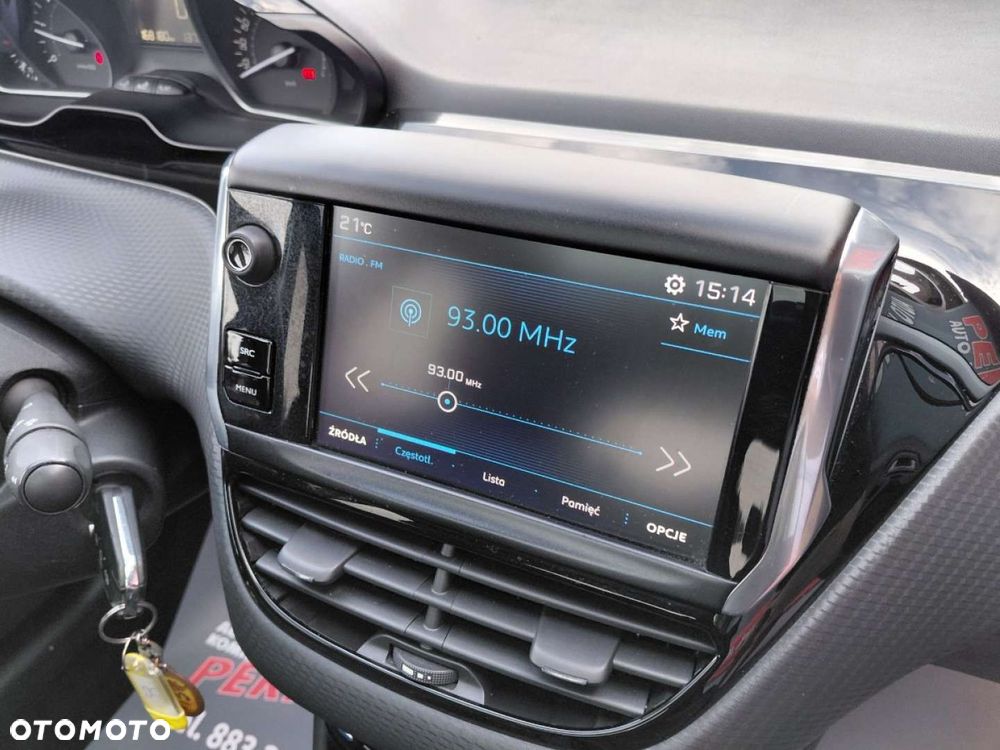Peugeot 208 - 18