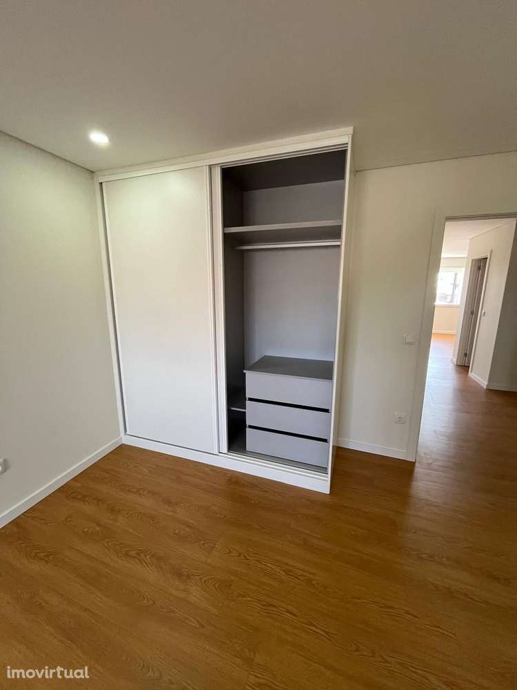 T2  | 120 m² | Totalmente Renovado | Junto ao Metro de Sete Bicas - Grande imagem: 3/18