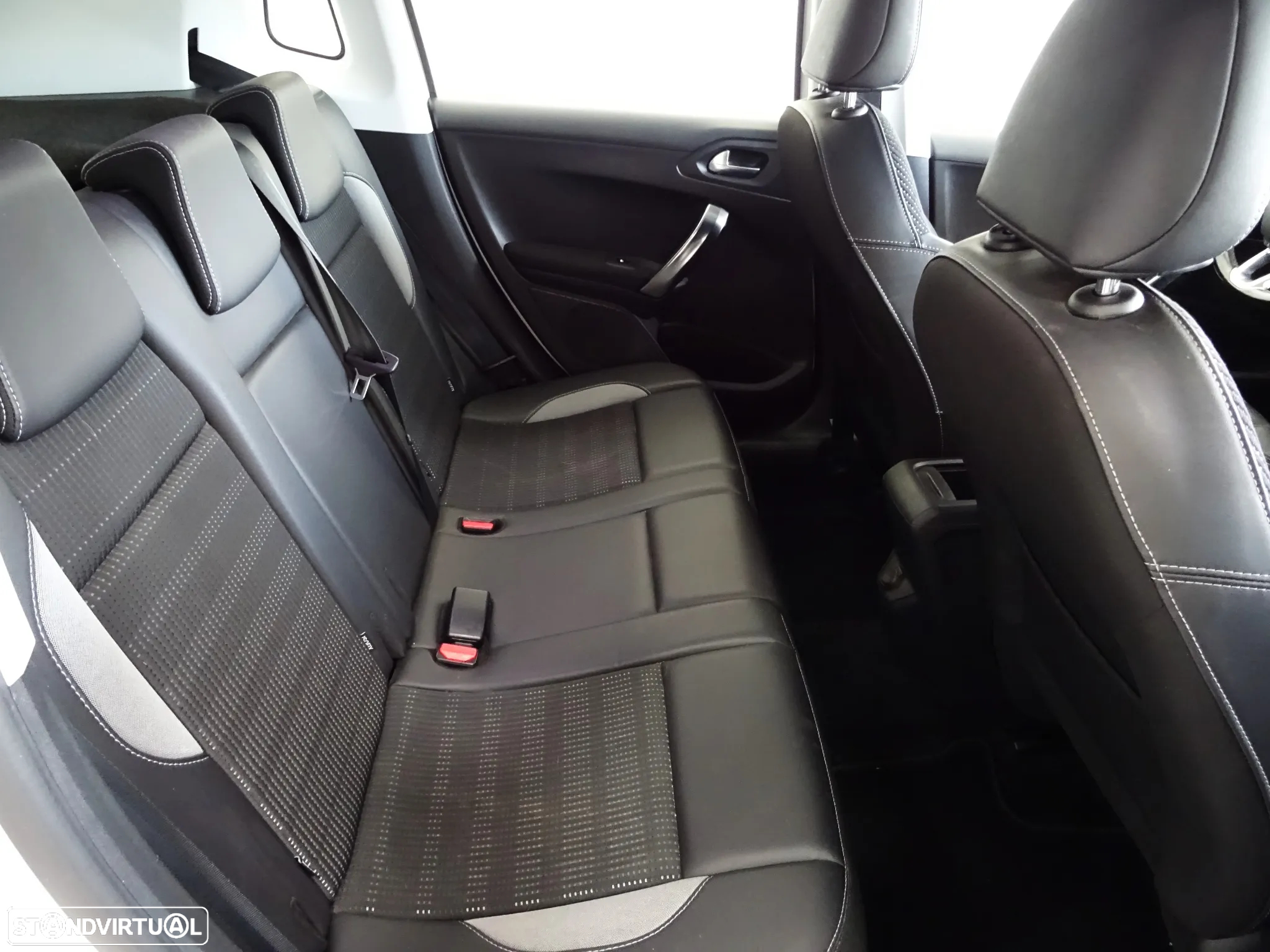 Peugeot 2008 1.2 PureTech Allure - 14