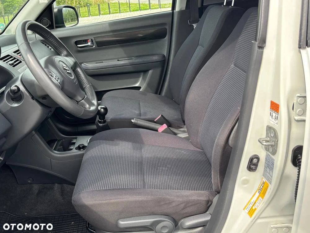 Suzuki Swift 1.3 Limited 25 - 32