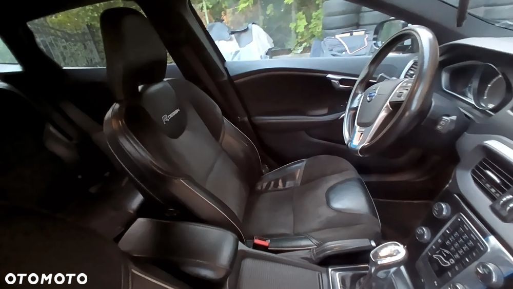 Volvo V40 D2 R-Design - 9