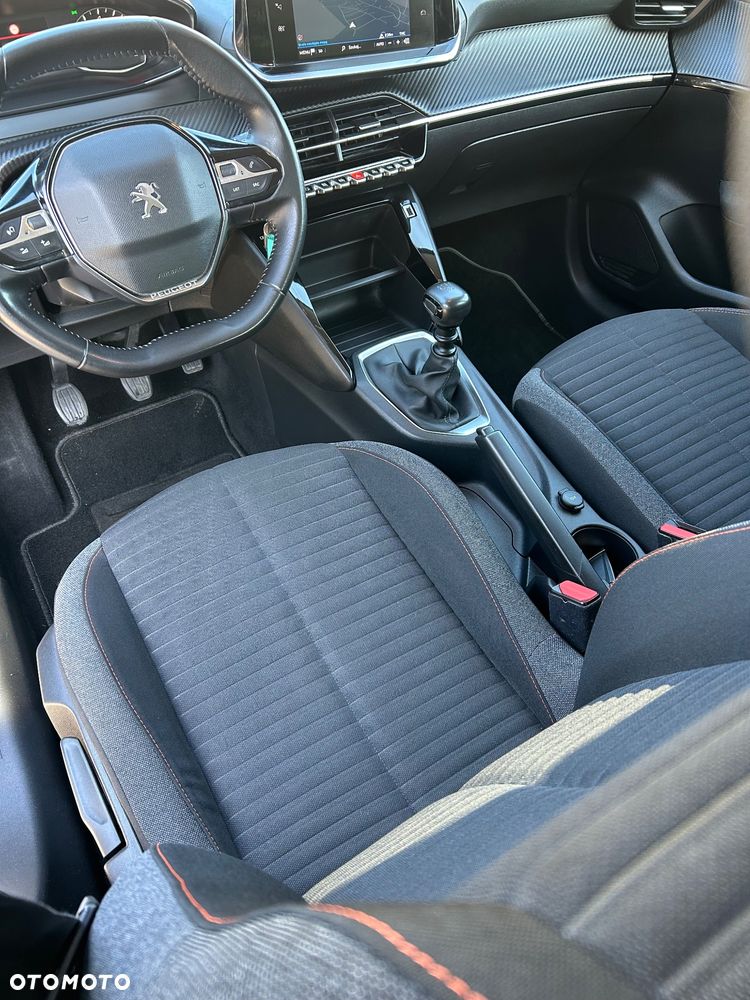 Peugeot 208 2021