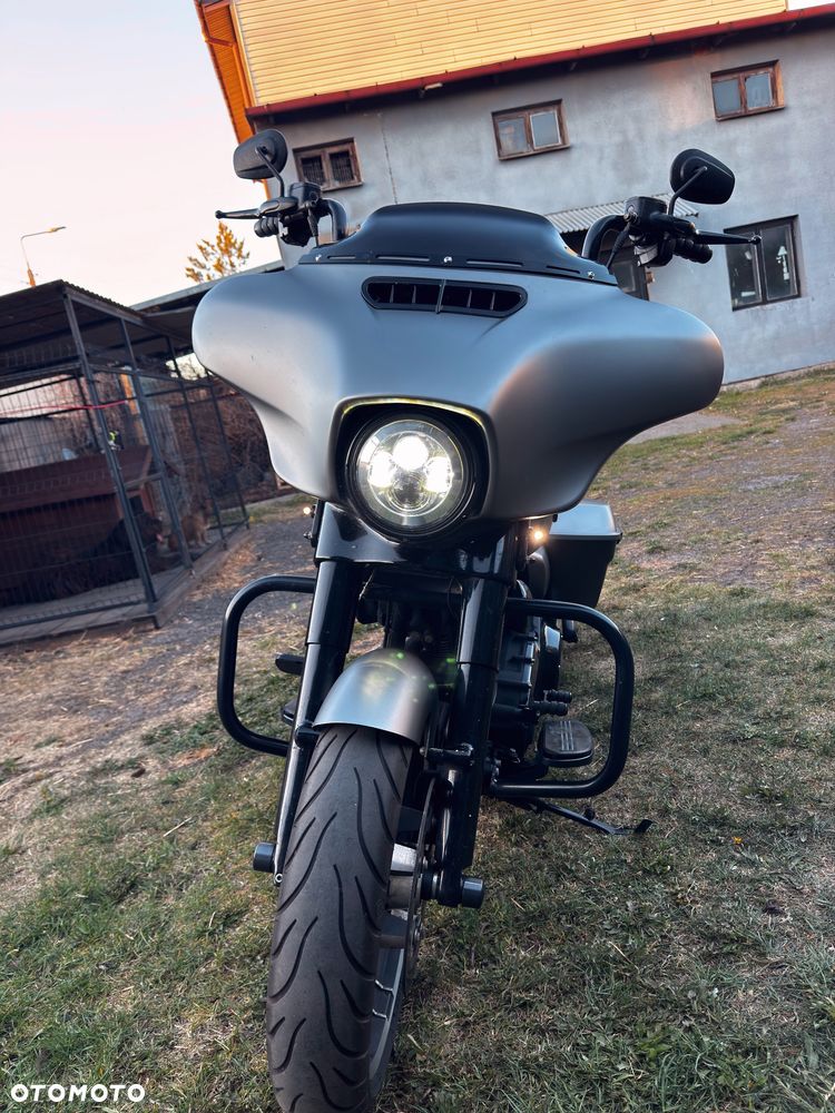 Harley-Davidson FLHXS Special - 21