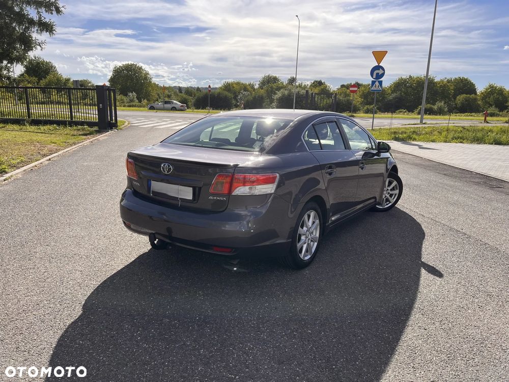 Toyota Avensis 2.0 D-4D - 6