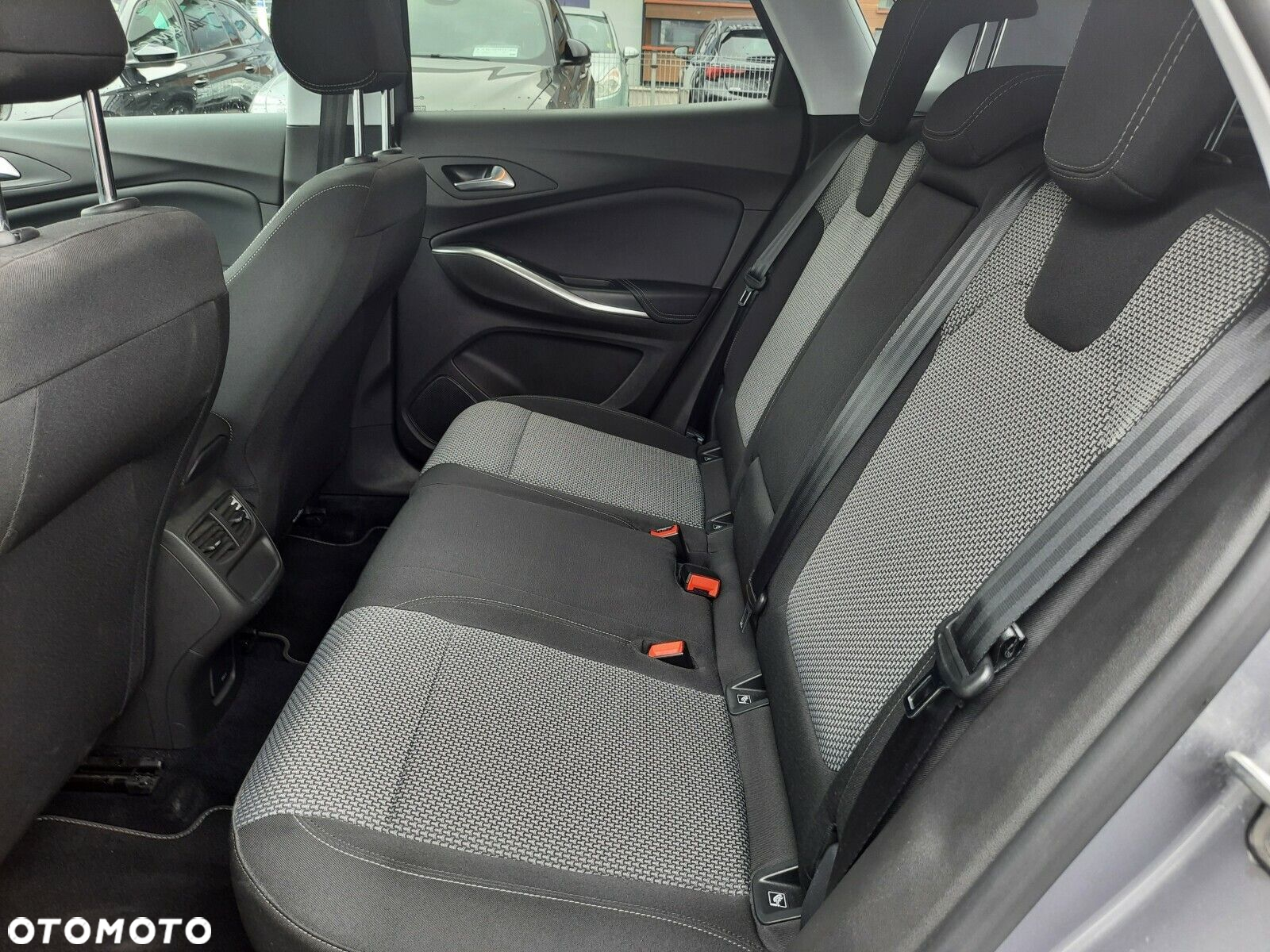 Opel Grandland 1.2 T Business Edition S&S - 11