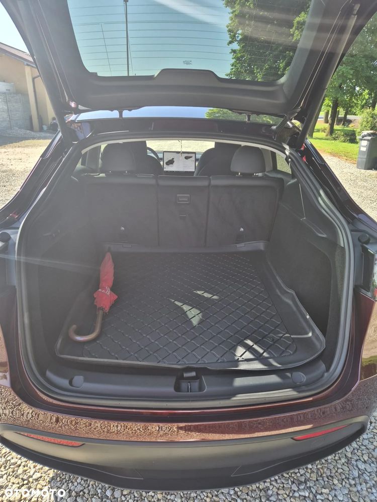 Tesla Model Y - 5