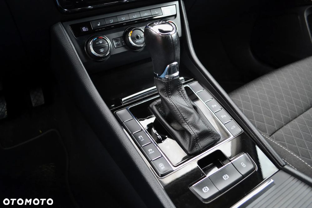 Skoda Superb 2.0 TDI Sportline DSG - 23