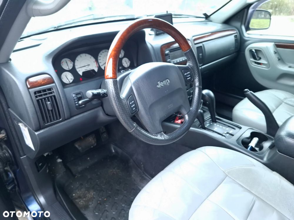 Jeep Grand Cherokee - 16