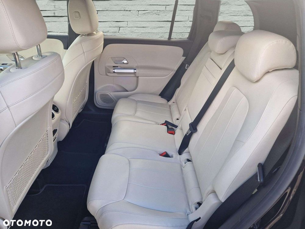 Mercedes-Benz GLB - 14