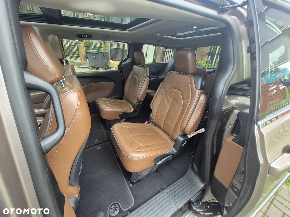 Chrysler Pacifica - 17