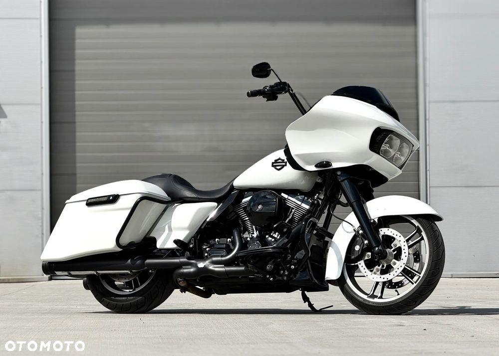 Harley-Davidson Touring Road Glide - 2