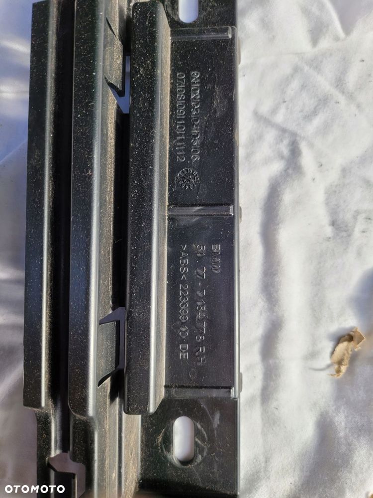 ślizg progu prawy bmw f10 f11 7184778 - 2