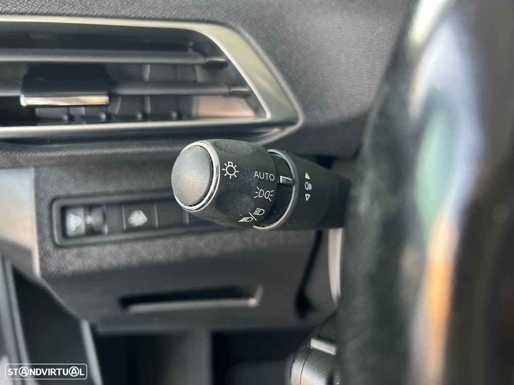 Peugeot 3008 1.5 BlueHDi Allure EAT8 - 13