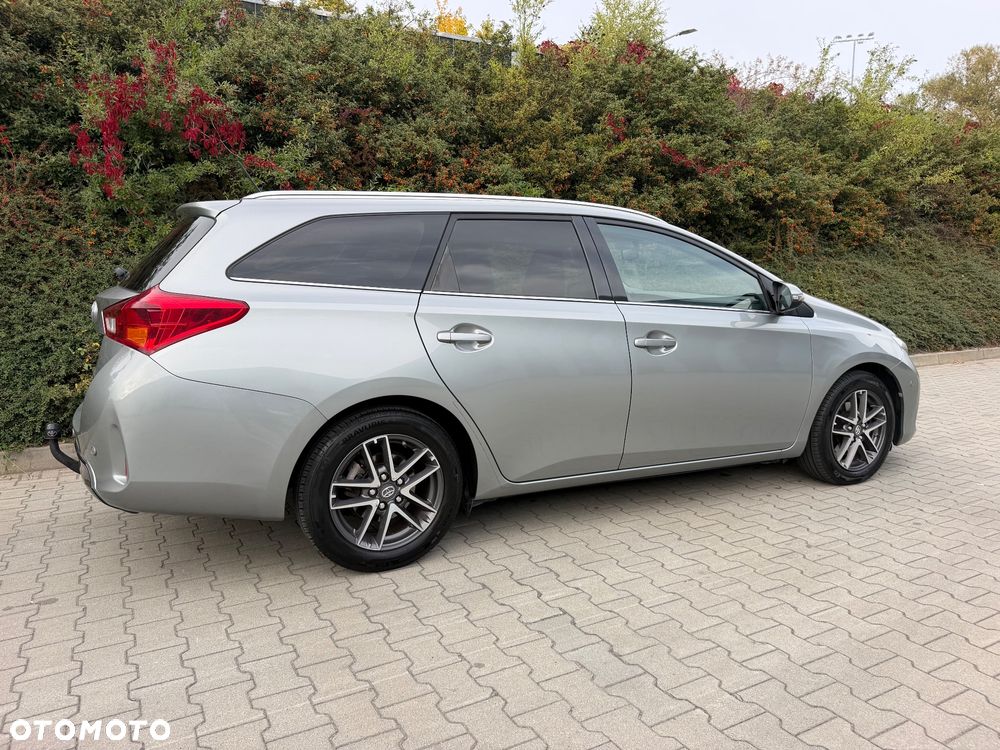 Toyota Auris 2.0 D-4D Premium Comfort - 4