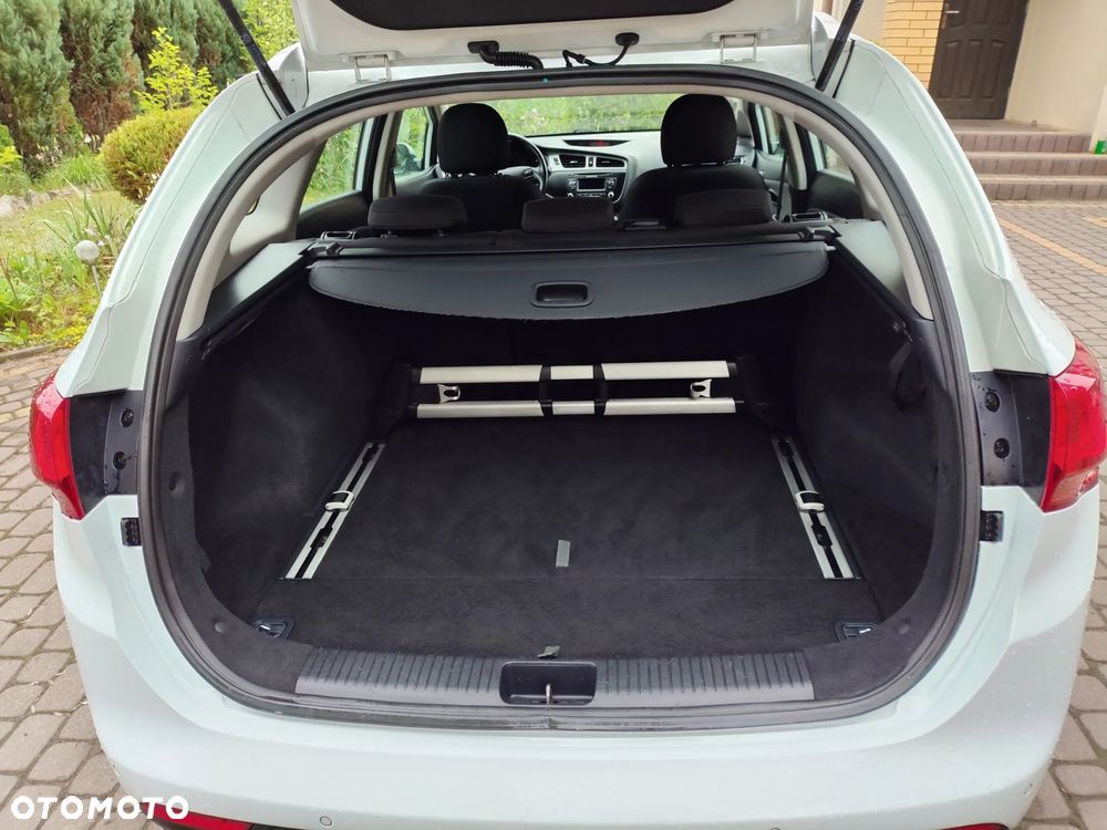 Kia Ceed - 31