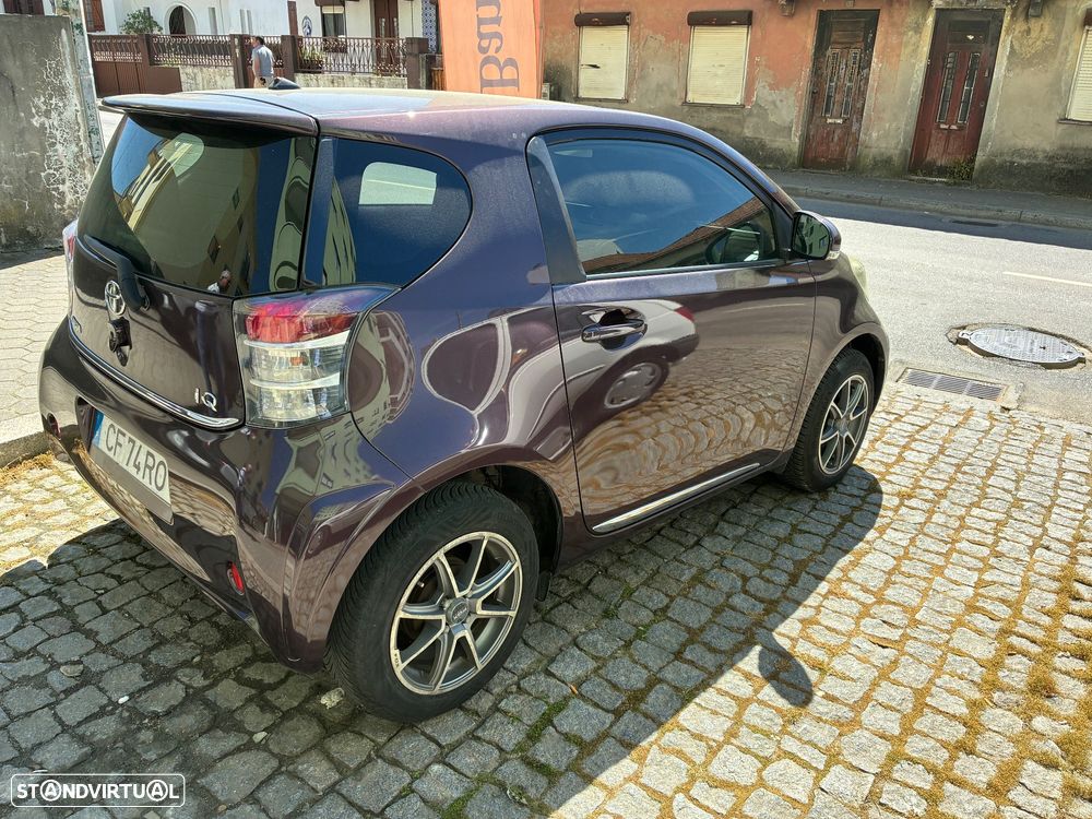 Toyota iQ 1.0 + - 7