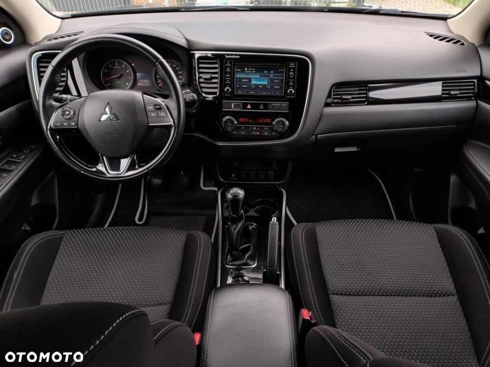 Mitsubishi Outlander - 10