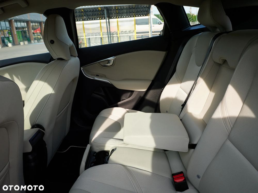 Volvo V40 T4 Momentum - 21
