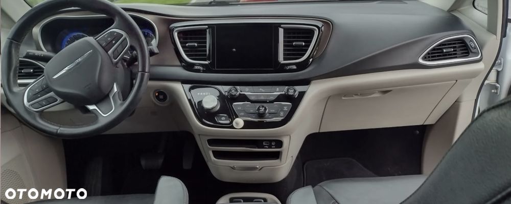 Chrysler Pacifica - 10